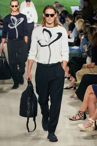 Look 4